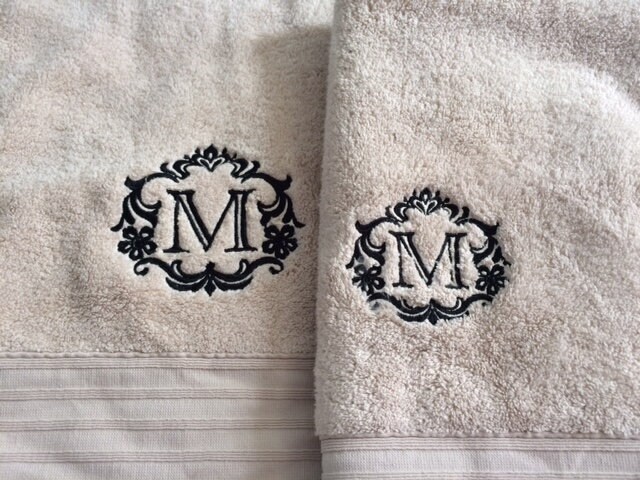 Luxurious Monogrammed 700Gsm Towels - image 1
