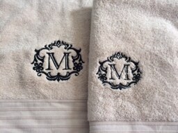 Luxurious Monogrammed 700Gsm Towels - thumbnail 1