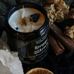Hygge Candle/Home Gift, Crystal Candle, Essential Oil Bookish Wood Wick - thumbnail 3