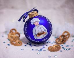 Personalized My Mom Best Chef Ornament, Baking Hand Painted Custom Gift, Glass Christmas Ornament Bauble, Free Gift Box