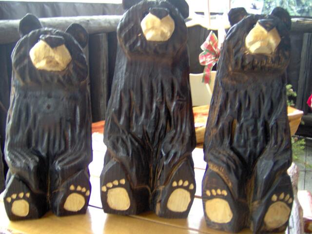 Chainsaw Carved Wood Sitting Bear - image 1