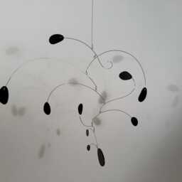 Re-Mo Small Modern Art Home Decor Retro Baby Mobile Hanging Sculpture Retro Funk - thumbnail 2