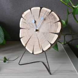 Wooden Desk Clock 8 - thumbnail 3