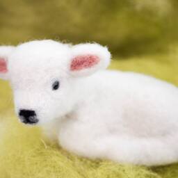 Needle Felted White Lamb, Nativity Set, Animal, Tiny Waldorf Inspired , Needle Christmas Decoration - thumbnail 4