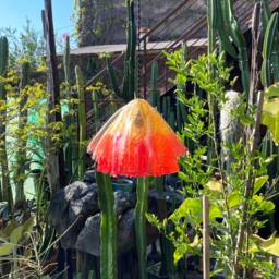 The Luva Lamp. One-Of-A-Kind Resin Pendant Lamp With Jellyfish Organic Form. Melting Sculptural Light Fixture For Home Decor - thumbnail 3