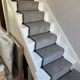 Grey Stair Runner With Black Whipped Edge - thumbnail 4