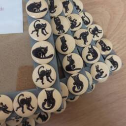Black Cat Round Wooden Button Photo Frame 4 X 6 Inches - thumbnail 1