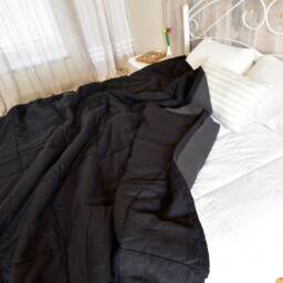 Two-Tone Linen Quilt Stonewashed Organic Blanket, Custom Colors & Sizes - thumbnail 3