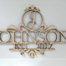 Wood Wall Hanging With Date Last Name & Initial - thumbnail 3