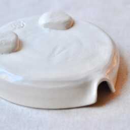 Handmade Ceramic Soap Dish Roman Soapdish, Self-Draining White Stoneware With Speckles - thumbnail 3