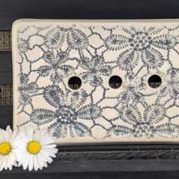 Daisy Embossed Ceramic Soap Dish - thumbnail 3