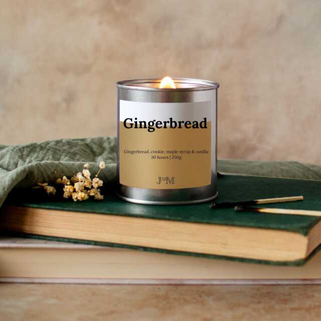 Gingerbread Wood Wick Scented Candle With Crackling - image 1
