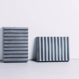 Vertical Ribbed Concrete Soap Dish, Modern Minimalist Tray, Geometric Bathroom Decor, Industrial Grey Holder, Architectural Design - thumbnail 4
