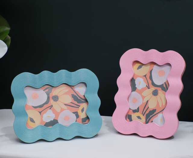Retro Wavy Edged Photo Frame - Pink Or Aqua For 4x6 Inch Photos - image 1