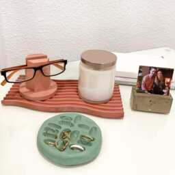 Concrete Display Stand - Unique Personalized Photo Frame & Desk Decor - thumbnail 4