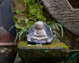 Meditating Buddha On Leaf 5.5 Inch/13 cm, Mini Buddha, Statue, Concrete Figurine, Garden Decor, Outdoor Housewarming - thumbnail 1