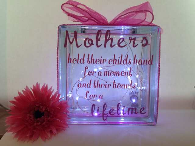 Mums Hold Their Children Quote Gift, Mum Glass Light Block, Night Light, Mothers Day Up Mum Gift - image 1