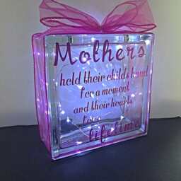 Mums Hold Their Children Quote Gift, Mum Glass Light Block, Night Light, Mothers Day Up Mum Gift - thumbnail 2