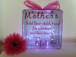 Mums Hold Their Children Quote Gift, Mum Glass Light Block, Night Light, Mothers Day Up Mum Gift - thumbnail 1