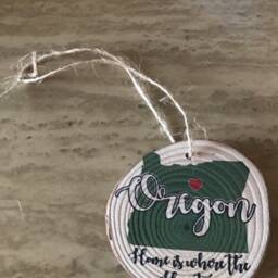 Oregon Christmas Ornament, State Natural Pine Wood Slice, Woodland Ornament Tree Decoration, Gift Idea - thumbnail 3