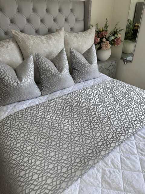 Silver Textured Bed Runner Luxury Geometric Scarf For Double & King Karma Fabric - image 1