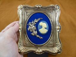 Framed Cameos African American Woman Ivory Color + Blue Victorian Scrolled Floral Design Brass Frame Wall Shelf Desk Hanging Art Cfa20-7