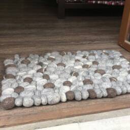 Pebble Rug Stone Made Felt Carpet For Living Room Decor, Wool Hand-Felted Office & Home Pom Mat - thumbnail 3