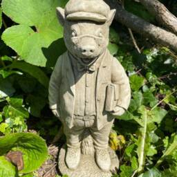 Badger W Case Stone Statue - Wind in The Willows Animal Garden Outdoor Ornament - thumbnail 3