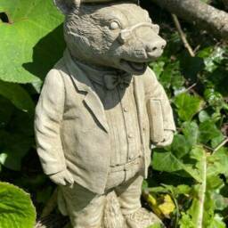 Badger W Case Stone Statue - Wind in The Willows Animal Garden Outdoor Ornament - thumbnail 2