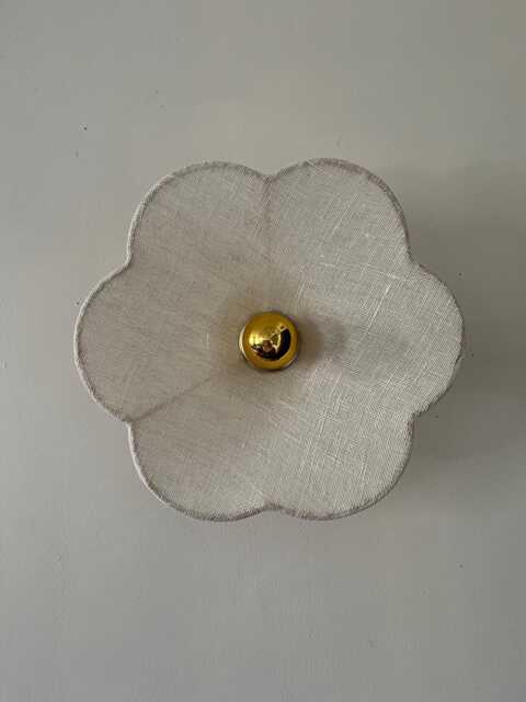Sweetie Flower-Shaped Wall Light - image 1