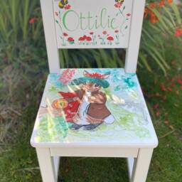 Hand-Painted Personalized Children's Chair Unique Nursery Decor - Hand Painted Bespoke Personalised Chair - thumbnail 2