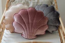 "Velvet Shell Pillow ""Cosmic Pearl" - thumbnail 1