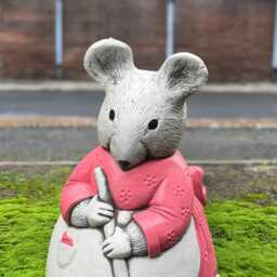 Cleaning Mouse Concrete Statue Garden Animal Stone Sculpture Outdoor Sweeping Figurine Handmade Farmhouse Lawn Decor Art Gift - thumbnail 2