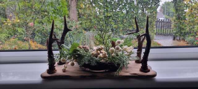 Handmade Solid Oak & Roe Deer Antlers Centerpiece With Winter Wreath Led Candle .all Other Accesories Not Included - image 1