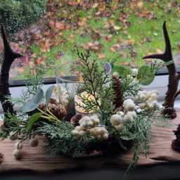 Handmade Solid Oak & Roe Deer Antlers Centerpiece With Winter Wreath Led Candle .all Other Accesories Not Included - thumbnail 2