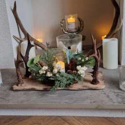 Handmade Solid Oak & Roe Deer Antlers Centerpiece With Winter Wreath Led Candle .all Other Accesories Not Included - thumbnail 3