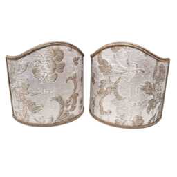Pair Of Clip-On Wall Sconces Shield Shades White & Gold Silk Jacquard Rubelli Les Indes Galantes Pattern Mini Lampshade - Handmade in Italy - thumbnail 2