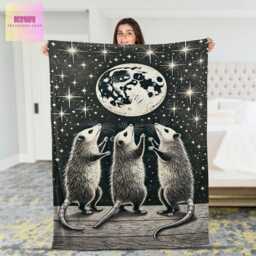 Opossum Howling At Moon Fleece Blanket Funny Trash Animal Gift - thumbnail 3
