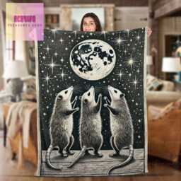 Opossum Howling At Moon Fleece Blanket Funny Trash Animal Gift - thumbnail 2