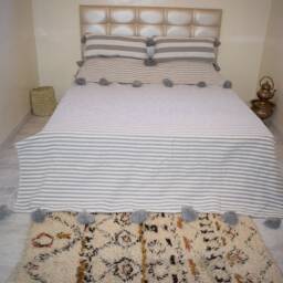 Beautiful Batania Blanket - thumbnail 3