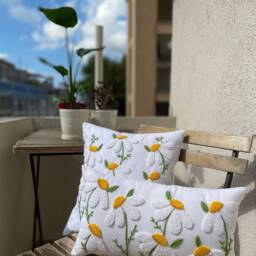 Handmade Punch Needle Daisy Pillow Cover Tufted Linen Cushion - 40cm - thumbnail 2