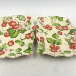 A Pair Of Soap Dishes in Strawberry Chintz Design By Heron Cross Pottery - thumbnail 3