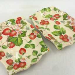 A Pair Of Soap Dishes in Strawberry Chintz Design By Heron Cross Pottery - thumbnail 2