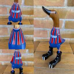 Crystal Palace Fc - Hand-Painted Wooden Duck - 2025-2026 Design Approx. 25cm - thumbnail 2
