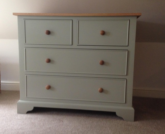 Chest Of Drawers - 2 Over Beaded Drawers, Oak Top & Cut Out Plinth - image 1