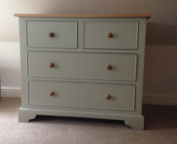 Chest Of Drawers - 2 Over Beaded Drawers, Oak Top & Cut Out Plinth - thumbnail 1