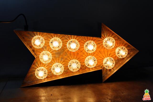 Rustic Arrow-Shaped Metal Light, Industrial Marquee Sign For Wall Decor - 70cm - image 1