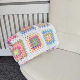 Pastel Granny Square Crochet Blanket, Cozy Throw, Retro Afghan, Machine Washable - thumbnail 4