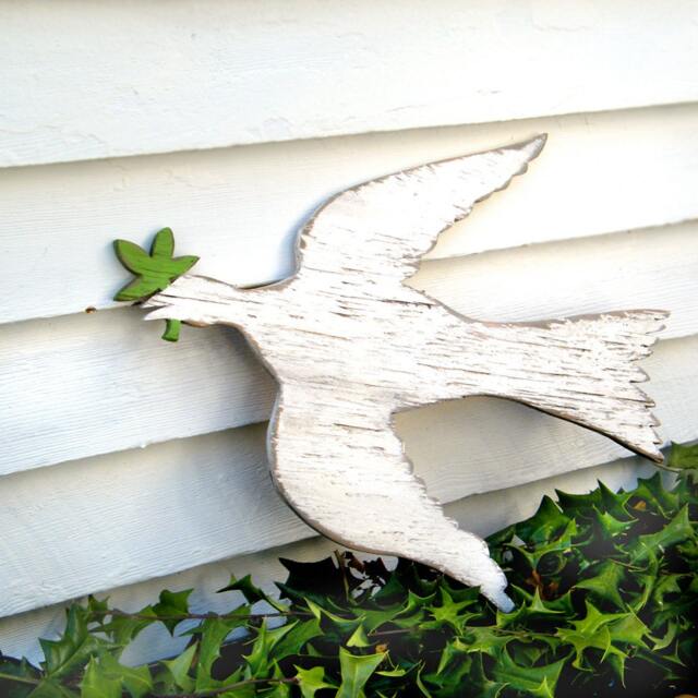 Wooden Peace Dove Sign Mount Vernon-Inspired Holiday Wall & Outdoor Decor For Christmas - image 1