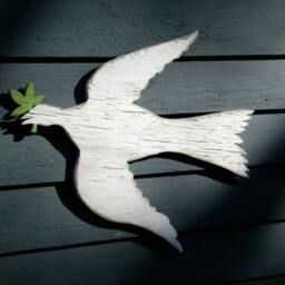Wooden Peace Dove Sign Mount Vernon-Inspired Holiday Wall & Outdoor Decor For Christmas - thumbnail 2